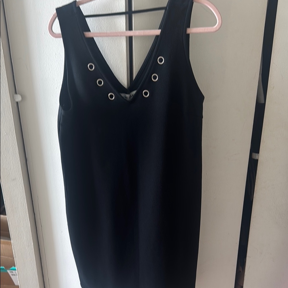 Black V-Neck Sleeveless Sheath Dress
